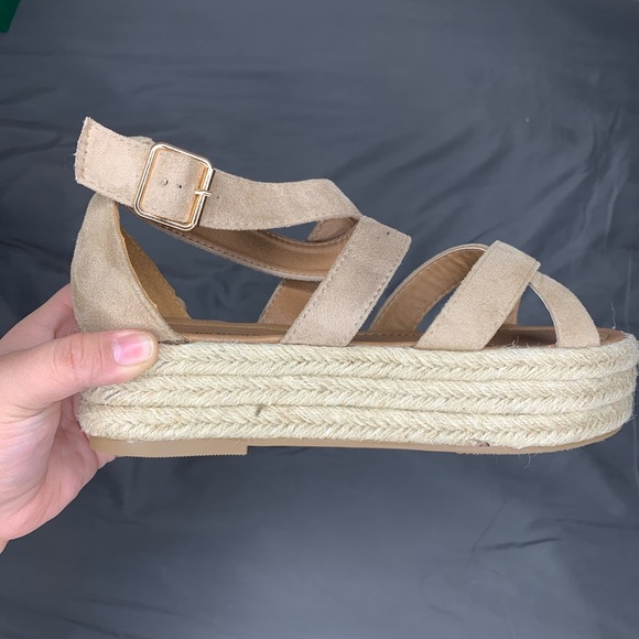 Queen George Sandals - Picture 2 of 4